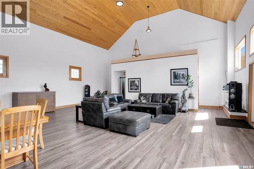 310 F Avenue S, Saskatoon, SK - Indoor Photo Showing Living Room