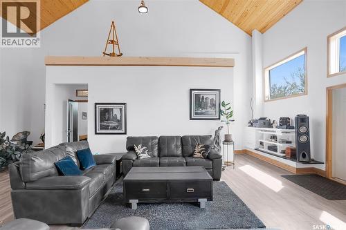 310 F Avenue S, Saskatoon, SK - Indoor Photo Showing Living Room