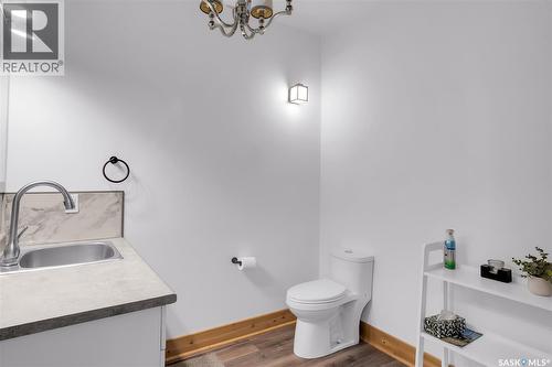 310 F Avenue S, Saskatoon, SK - Indoor Photo Showing Bathroom
