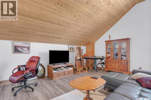 310 F Avenue S, Saskatoon, SK - Indoor Photo Showing Living Room