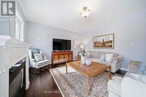 2070 Willhaven Trail, Oakville, ON - Indoor Photo Showing Living Room