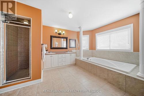 2070 Willhaven Trail, Oakville, ON - Indoor Photo Showing Bathroom