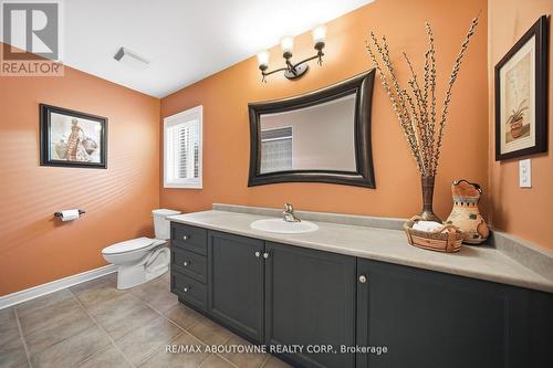 2070 Willhaven Trail, Oakville, ON - Indoor Photo Showing Bathroom