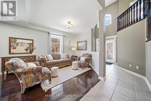 2070 Willhaven Trail, Oakville, ON - Indoor Photo Showing Living Room