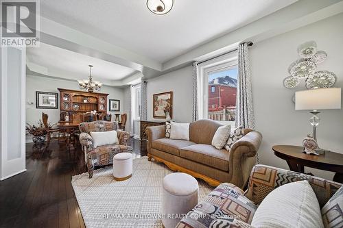 2070 Willhaven Trail, Oakville, ON - Indoor Photo Showing Living Room
