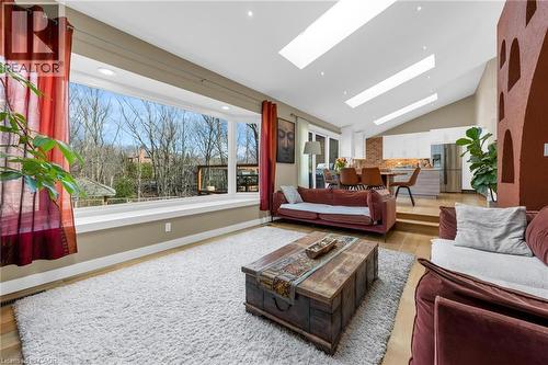 39 Hilts Drive, Stoney Creek, ON - Indoor Photo Showing Living Room