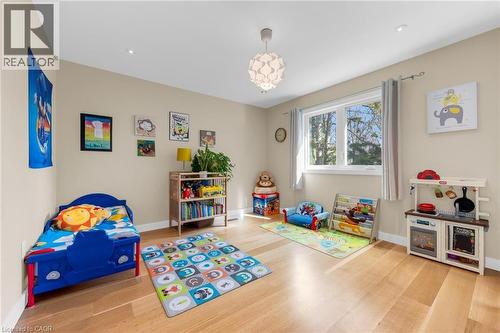 Bright room with wood-finish flooring and neutral wall tones - 39 Hilts Drive, Stoney Creek, ON - Indoor