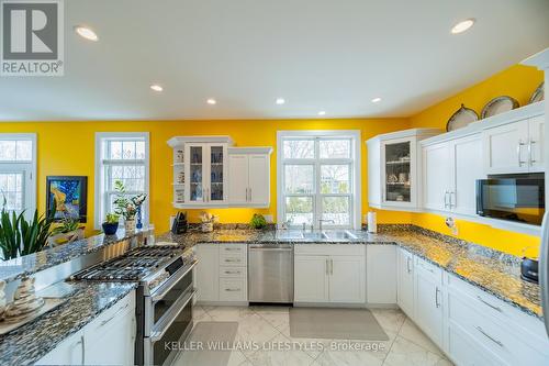 73028 Denise Court, Bluewater (Zurich), ON - Indoor Photo Showing Kitchen