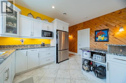 73028 Denise Court, Bluewater (Zurich), ON - Indoor Photo Showing Kitchen