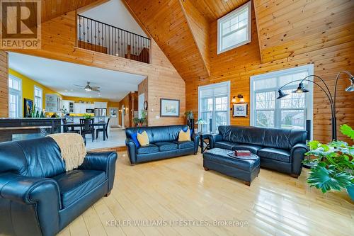 73028 Denise Court, Bluewater (Zurich), ON - Indoor Photo Showing Living Room
