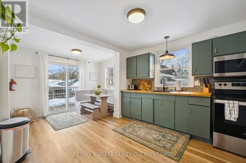 248 Lincoln Road W, Fort Erie (Crystal Beach), ON - Indoor Photo Showing Kitchen