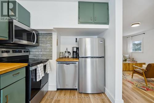 248 Lincoln Road W, Fort Erie (Crystal Beach), ON - Indoor Photo Showing Kitchen