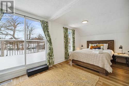 248 Lincoln Road W, Fort Erie (Crystal Beach), ON - Indoor Photo Showing Bedroom