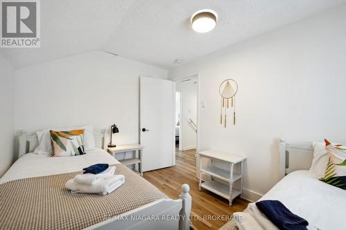 248 Lincoln Road W, Fort Erie (Crystal Beach), ON - Indoor Photo Showing Bedroom