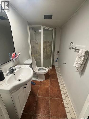 1306 B Avenue N, Saskatoon, SK - Indoor Photo Showing Bathroom