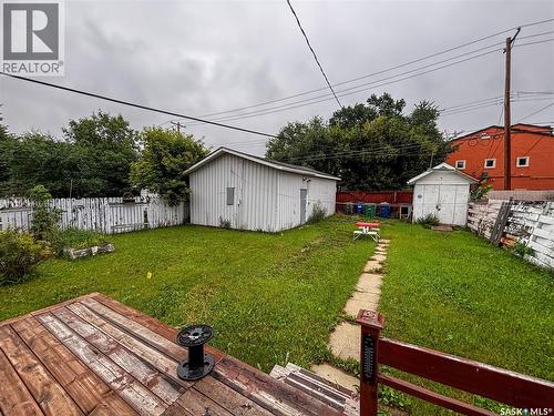 1306 B Avenue N, Saskatoon, SK - Outdoor