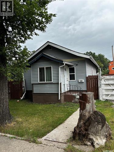 1306 B Avenue N, Saskatoon, SK - Outdoor