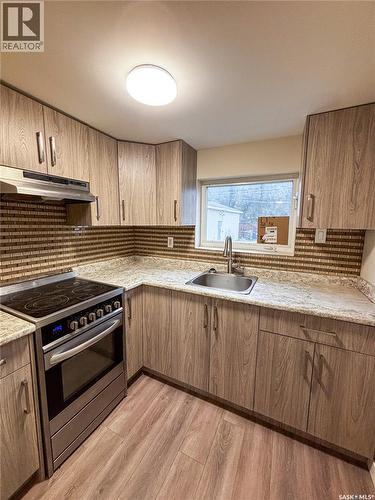 1306 B Avenue N, Saskatoon, SK - Indoor Photo Showing Kitchen