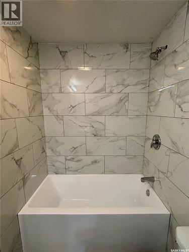1306 B Avenue N, Saskatoon, SK - Indoor Photo Showing Bathroom