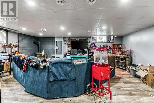 60 Allan, Coniston, ON - Indoor