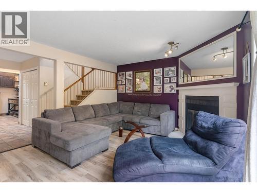 1950 Burtch Road Unit# 13, Kelowna, BC - Indoor Photo Showing Living Room With Fireplace