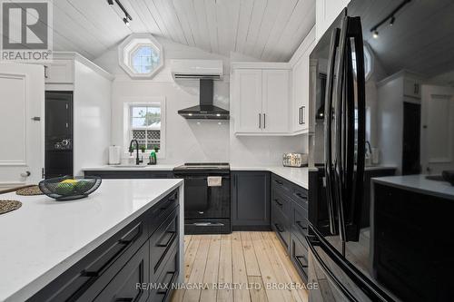 343 Cambridge Road W, Fort Erie (Crystal Beach), ON - Indoor Photo Showing Kitchen With Upgraded Kitchen