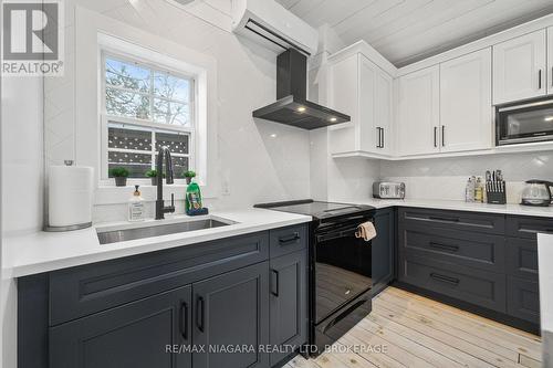 343 Cambridge Road W, Fort Erie (Crystal Beach), ON - Indoor Photo Showing Kitchen With Upgraded Kitchen