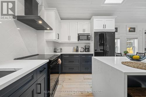 343 Cambridge Road W, Fort Erie (Crystal Beach), ON - Indoor Photo Showing Kitchen With Upgraded Kitchen