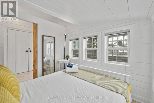 343 Cambridge Road W, Fort Erie (Crystal Beach), ON - Indoor Photo Showing Bedroom