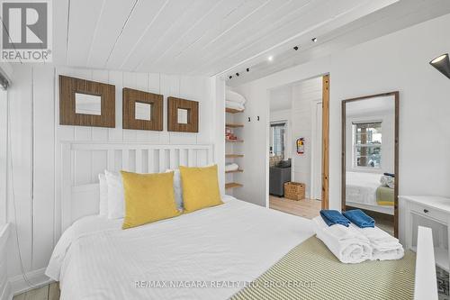 343 Cambridge Road W, Fort Erie (Crystal Beach), ON - Indoor Photo Showing Bedroom