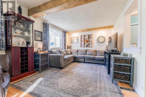 33 Dominion Avenue, Kapuskasing, ON - Indoor Photo Showing Living Room