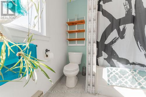 33 Dominion Avenue, Kapuskasing, ON - Indoor Photo Showing Bathroom