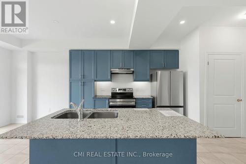 20 Hillcroft Way, Kawartha Lakes, ON - Indoor Photo Showing Kitchen With Double Sink With Upgraded Kitchen