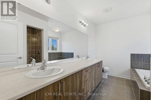 20 Hillcroft Way, Kawartha Lakes, ON - Indoor Photo Showing Bathroom