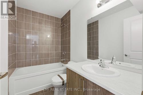 20 Hillcroft Way, Kawartha Lakes, ON - Indoor Photo Showing Bathroom