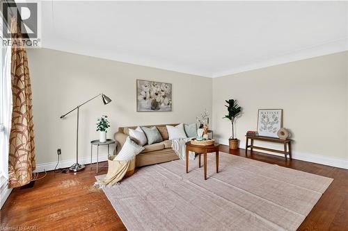 447 Melvin Avenue, Hamilton, ON - Indoor Photo Showing Living Room