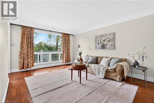 447 Melvin Avenue, Hamilton, ON - Indoor Photo Showing Living Room