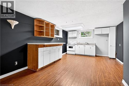 447 Melvin Avenue, Hamilton, ON - Indoor Photo Showing Kitchen