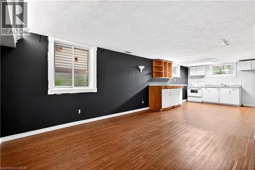 447 Melvin Avenue, Hamilton, ON - Indoor Photo Showing Kitchen