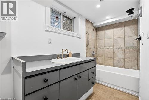 447 Melvin Avenue, Hamilton, ON - Indoor Photo Showing Bathroom