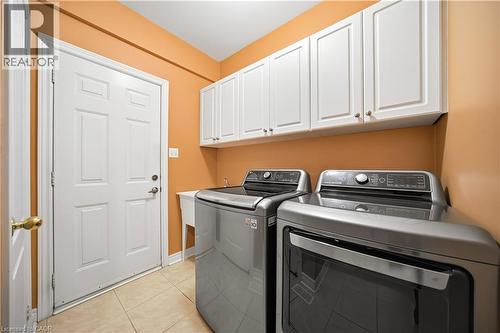 2070 Willhaven Trail, Oakville, ON - Indoor Photo Showing Laundry Room