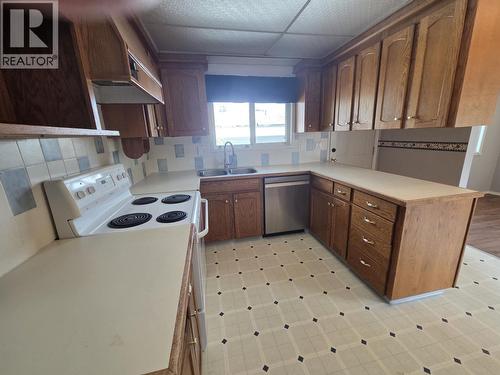 2784 Fairview Crescent, Prince George, BC - Indoor Photo Showing Kitchen With Double Sink
