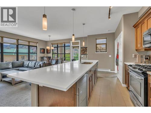 3589 Skaha Lake Road Unit# 406, Penticton, BC - Indoor Photo Showing Kitchen With Upgraded Kitchen