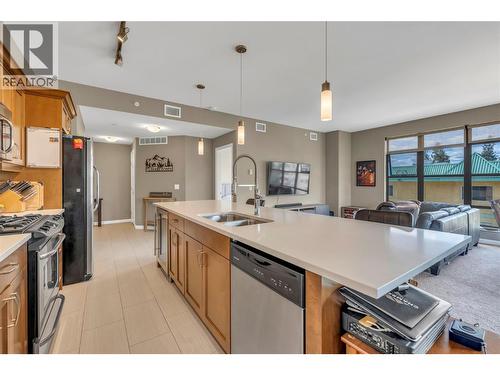 3589 Skaha Lake Road Unit# 406, Penticton, BC - Indoor Photo Showing Kitchen With Double Sink With Upgraded Kitchen