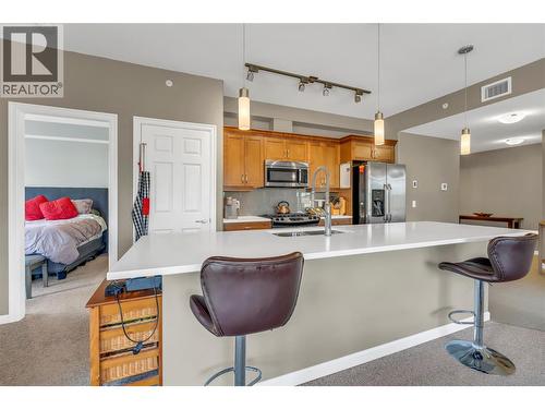 3589 Skaha Lake Road Unit# 406, Penticton, BC - Indoor Photo Showing Kitchen
