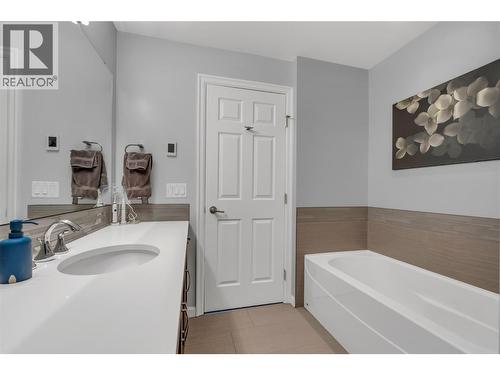 3589 Skaha Lake Road Unit# 406, Penticton, BC - Indoor Photo Showing Bathroom
