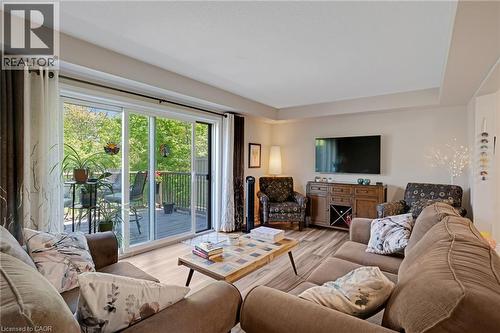 635 Saginaw Parkway Unit# 2, Cambridge, ON - Indoor Photo Showing Living Room