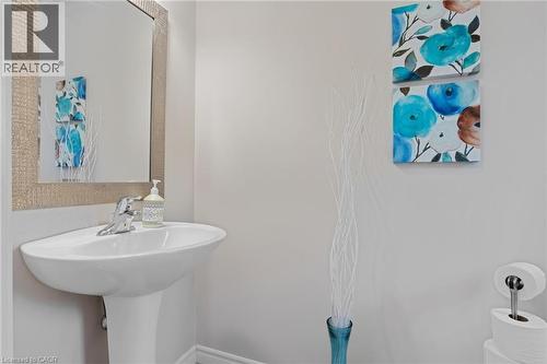 635 Saginaw Parkway Unit# 2, Cambridge, ON - Indoor Photo Showing Bathroom