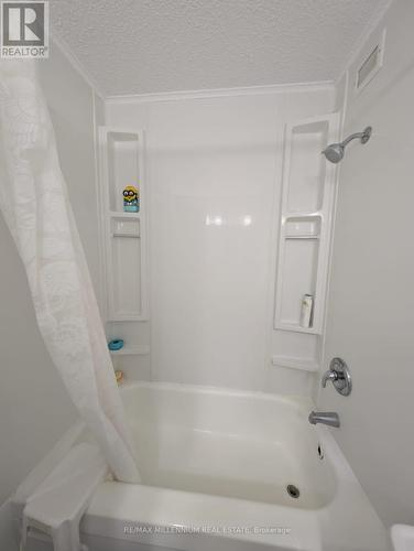 9 - 30 Green Valley Drive, Kitchener, ON - Indoor Photo Showing Bathroom