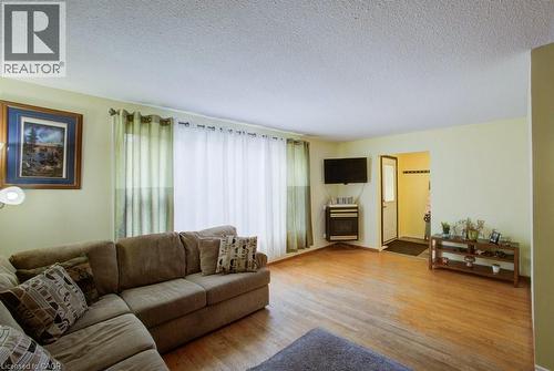 44 Madison Avenue, Orangeville, ON - Indoor Photo Showing Living Room